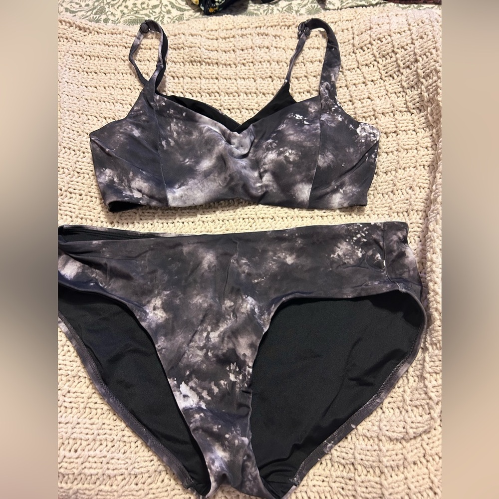 Athleta Black and Gray bikini set. Bottoms large,Top 36B/C